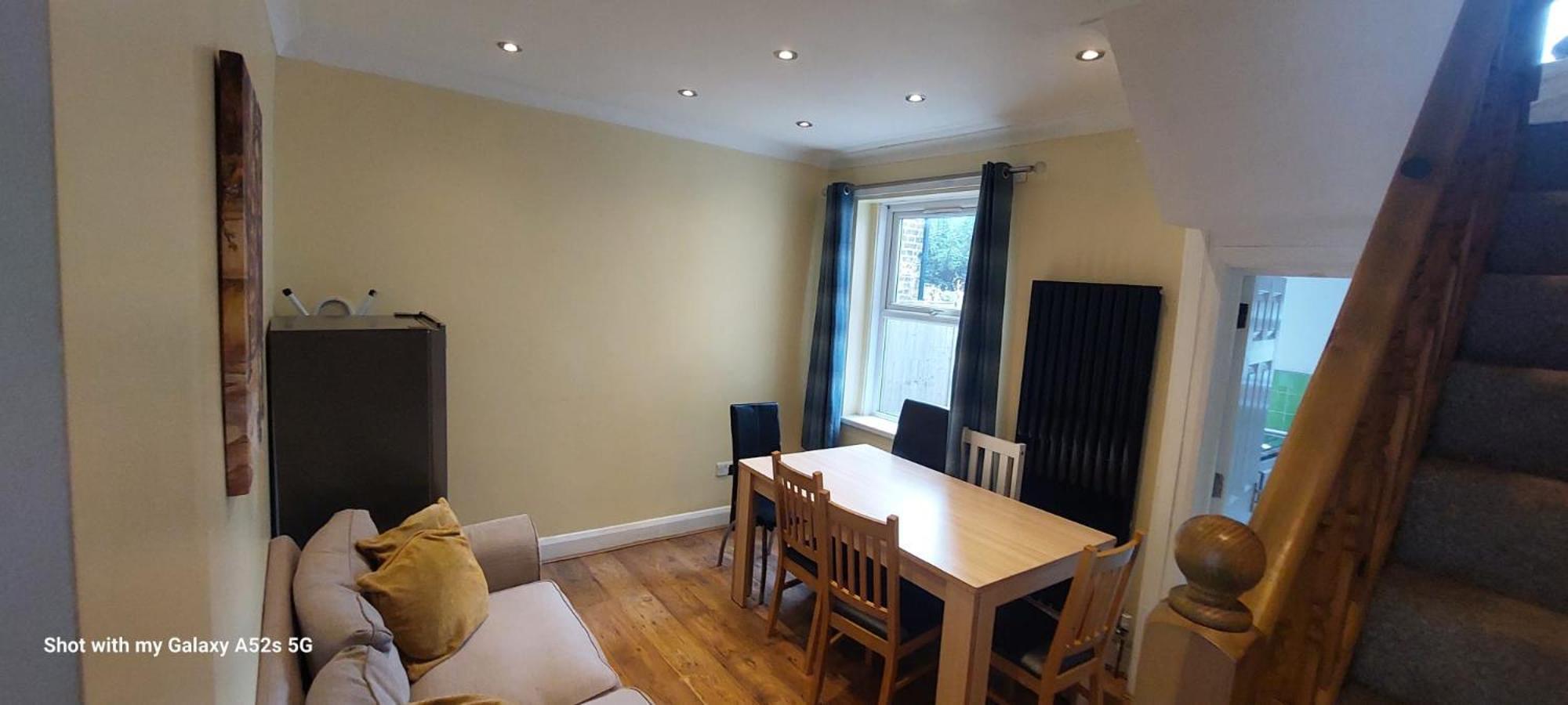 Three Bedroom House Lancaster Road Лондон Екстериор снимка