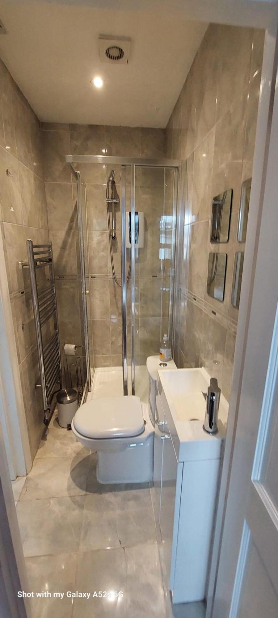 Three Bedroom House Lancaster Road Лондон Екстериор снимка